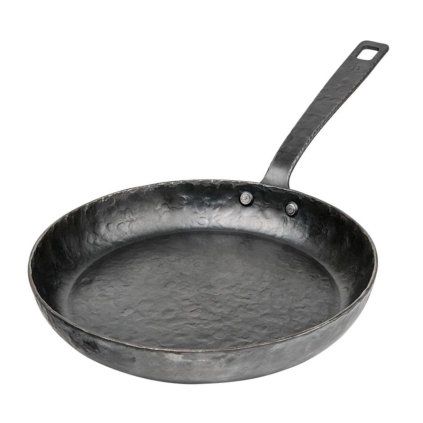 225666 univerzalni panev essentials 24 cm cerna ocel forged