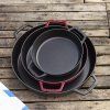 Tigaie pentru servire 26 cm, neagră, din fontă, Staub