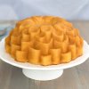 Formă bundt tort crizantemă Blossom Bundt® argintie Nordic Ware