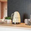 Ceainic cu control al temperaturii KLF04CREU 1,7 l, cremă, Smeg