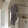215289 1 rucnik dodo pavone 70 x 140 cm seda bavlna moooi