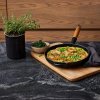 223794 3 panev na smazeni signature 28 cm satin black litina le creuset